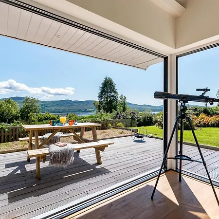 Holiday home 4 Bedroom Luxury Overlooking Bay *