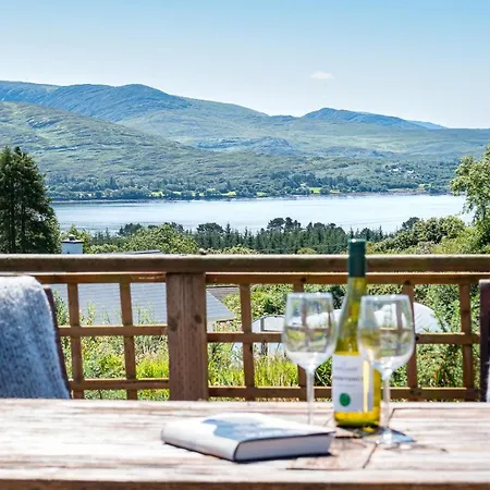 4 Bedroom Luxury Overlooking Bay Holiday home *