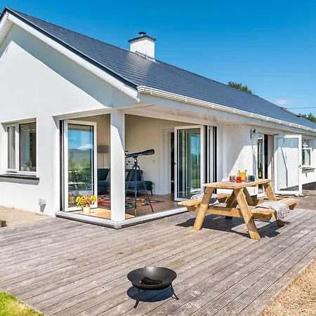 Holiday home 4 Bedroom Luxury Overlooking Bay