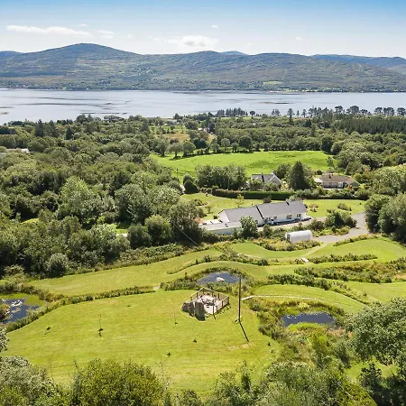 Holiday home 4 Bedroom Luxury Overlooking Bay