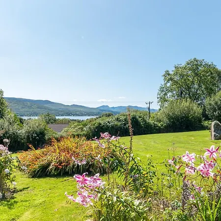 Holiday home 4 Bedroom Luxury Overlooking Bay